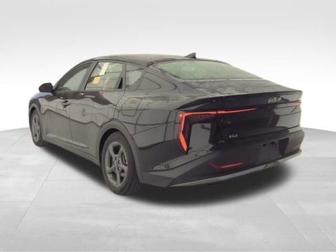 Used 2025 Kia K4 LXS FWD image 3
