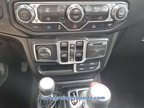 Used 2023 Jeep Wrangler Unlimited Sahara AWD/4WD image 17