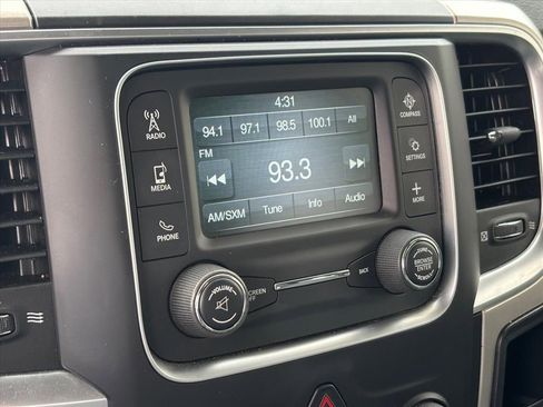 Used 2017 RAM 1500 Classic SLT image 3