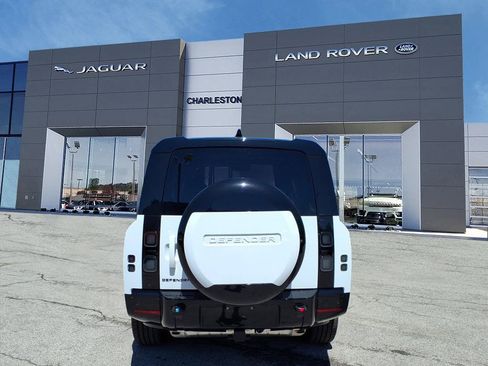 New 2026 Land Rover Defender 130 X-Dynamic SE AWD/4WD image 4