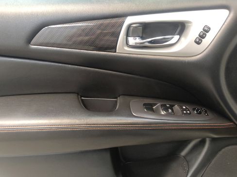 Used 2020 Nissan Pathfinder SL AWD/4WD image 27