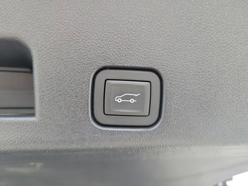 Used 2025 Buick Enclave Sport Touring image 11