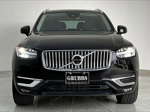 Used 2023 Volvo XC90 B6 Plus image 5