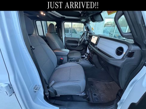 Used 2024 Jeep Wrangler Sport S image 9