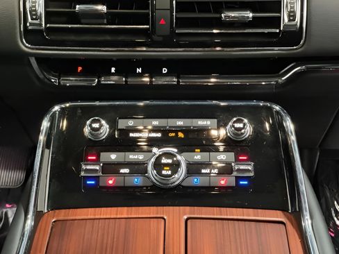 Used 2023 Lincoln Navigator Reserve image 18