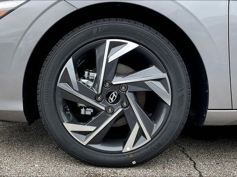 New 2025 Hyundai Elantra Sport image 12