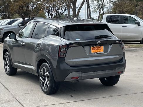 Used 2025 Nissan Kicks SV image 4