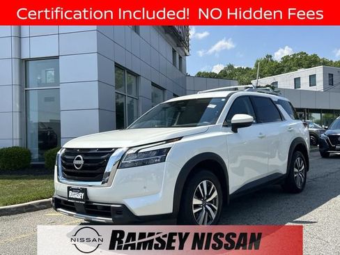 Certified 2024 Nissan Pathfinder SL AWD/4WD image 1