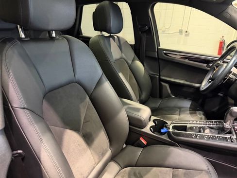 Used 2021 Porsche Macan AWD/4WD image 46
