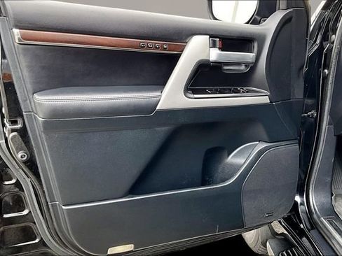 Used 2019 Toyota Land Cruiser image 17