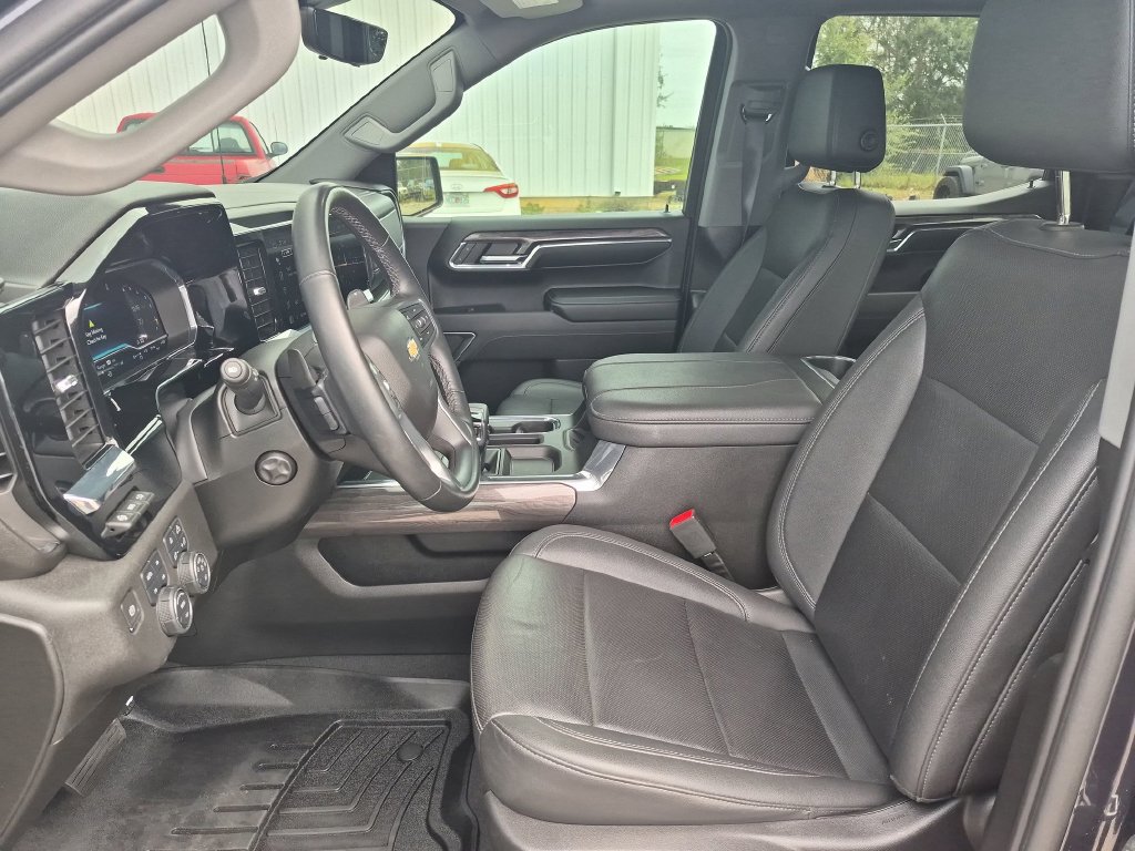 Used 2024 Chevrolet Silverado 1500 LTZ w/ LTZ Premium Package AWD/4WD image 17