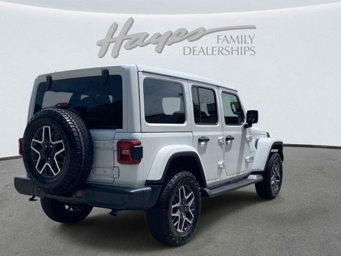 Used 2024 Jeep Wrangler Unlimited Sahara w/ Technology Group AWD/4WD image 3