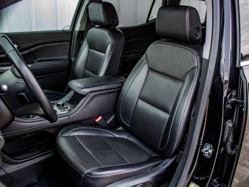 Used 2023 GMC Acadia SLT image 18