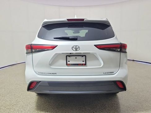 Used 2023 Toyota Highlander Limited FWD image 6
