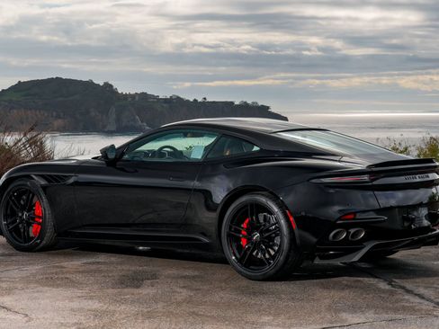 Used 2023 Aston Martin DBS Coupe RWD image 4