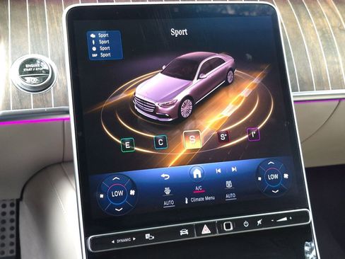 Used 2021 Mercedes-Benz S 580 4MATIC Sedan w/ AMG Line image 65