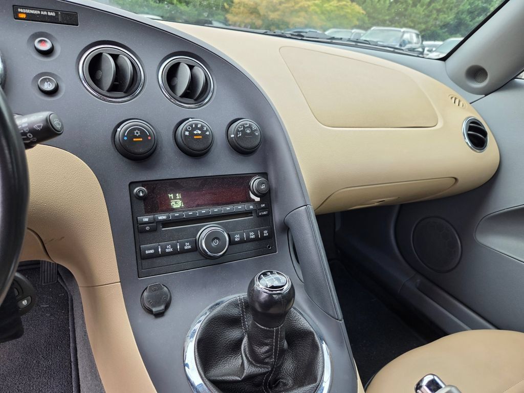 Used 2006 Pontiac Solstice Convertible w/ Premium Package RWD image 12