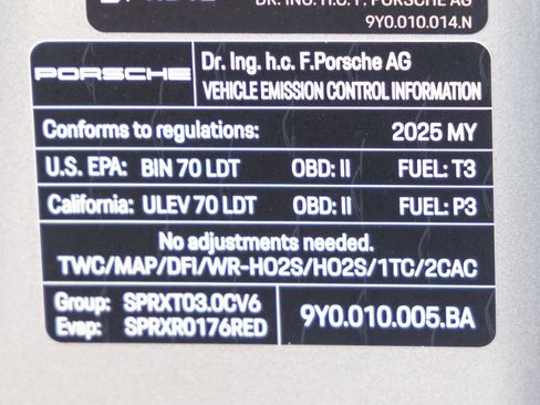 Used 2025 Porsche Cayenne AWD/4WD image 38