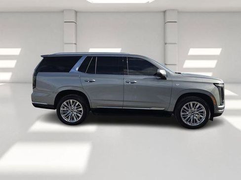 Certified 2025 Cadillac Escalade Premium Luxury image 9