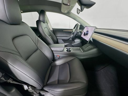 Used 2024 Tesla Model Y Long Range image 32