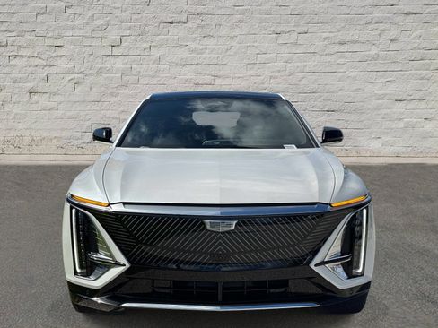 Used 2025 Cadillac Lyriq Luxury w/ LPO, Floor Liner Package AWD/4WD image 7