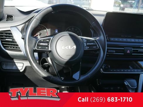 Used 2023 Kia Seltos S w/ Navigation Package FWD image 40