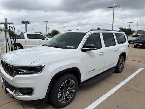 Used 2024 Jeep Wagoneer L Series II w/ HD Trailer Tow Package image 2