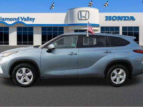 Used 2022 Toyota Highlander LE image 9