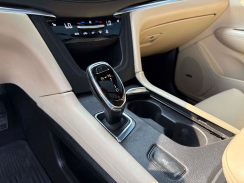 Used 2017 Cadillac XT5 Luxury w/ Driver Awareness Package FWD image 14