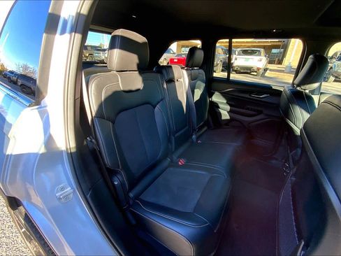 Used 2024 Jeep Grand Cherokee Altitude image 18