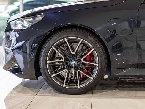 Used 2025 BMW M5 w/ Carbon Package image 8