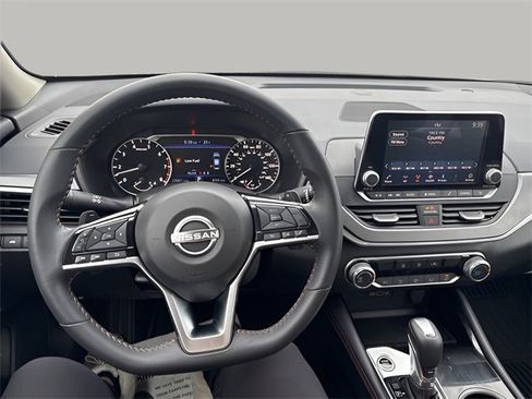 Used 2024 Nissan Altima 2.5 SR image 9