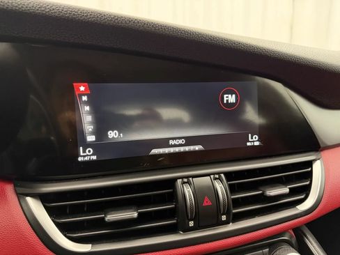 Used 2018 Alfa Romeo Giulia AWD image 21