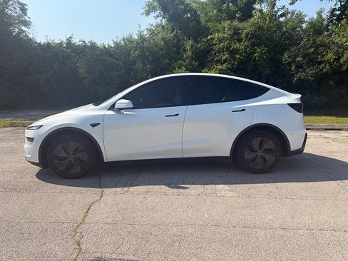 Used 2026 Tesla Model Y Long Range AWD/4WD image 2