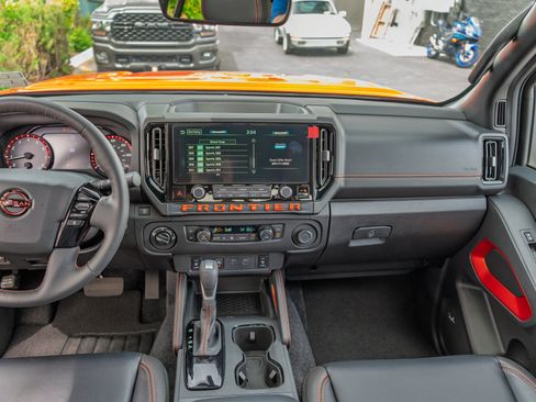 Used 2025 Nissan Frontier PRO-4X w/ Pro Premium Package AWD/4WD image 23