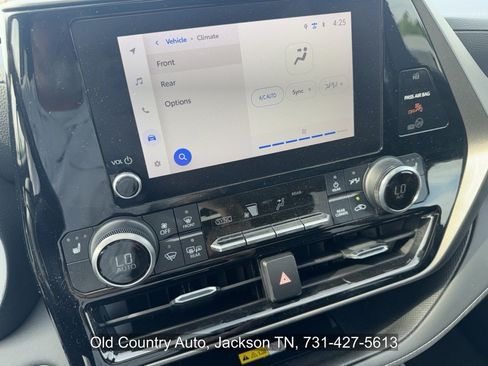 Used 2023 Toyota Highlander XLE FWD image 27