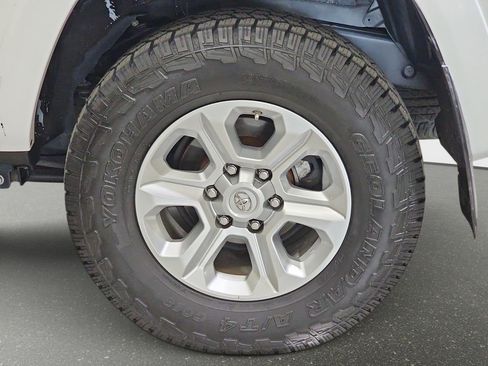 Used 2019 Toyota 4Runner SR5 Premium AWD/4WD image 34