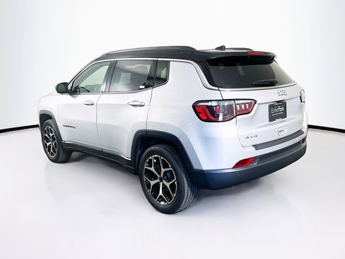 Used 2025 Jeep Compass Limited AWD/4WD image 5