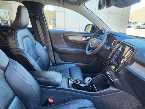 Used 2023 Volvo XC40 B4 Ultimate image 53