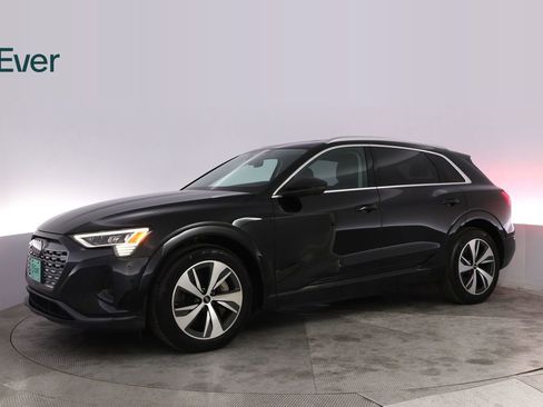 Used 2024 Audi Q8 e-tron Premium Plus w/ Premium Plus Package AWD/4WD image 18