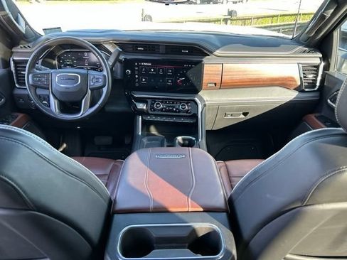 Used 2025 GMC Sierra 2500 Denali Ultimate AWD/4WD image 17