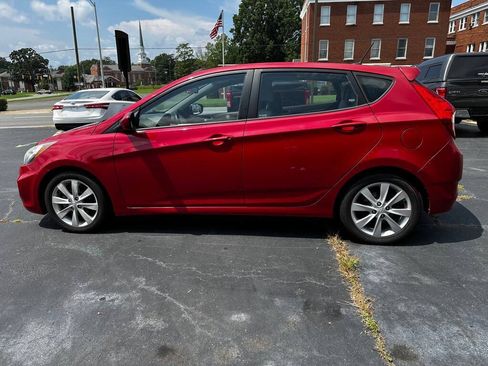 Used 2012 Hyundai Accent SE FWD image 4