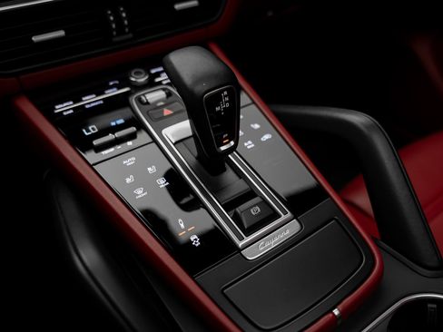 Used 2022 Porsche Cayenne GTS AWD/4WD image 54