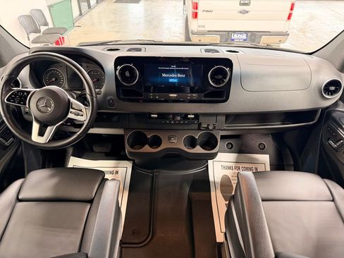 Used 2022 Mercedes-Benz Sprinter 2500 image 23