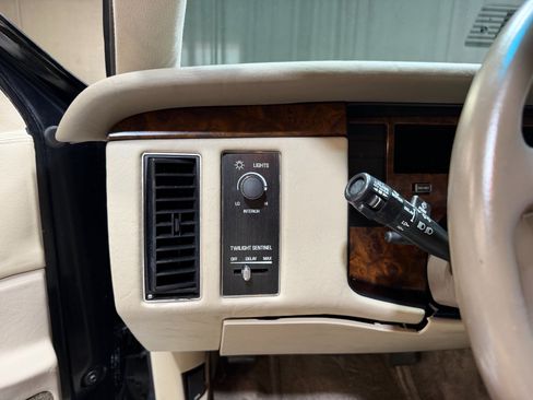 Used 1995 Cadillac Fleetwood Brougham RWD image 63