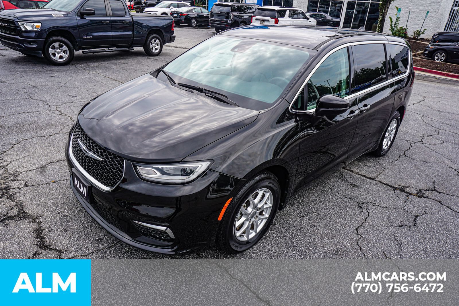 Used 2023 Chrysler Pacifica Touring-L FWD image 18
