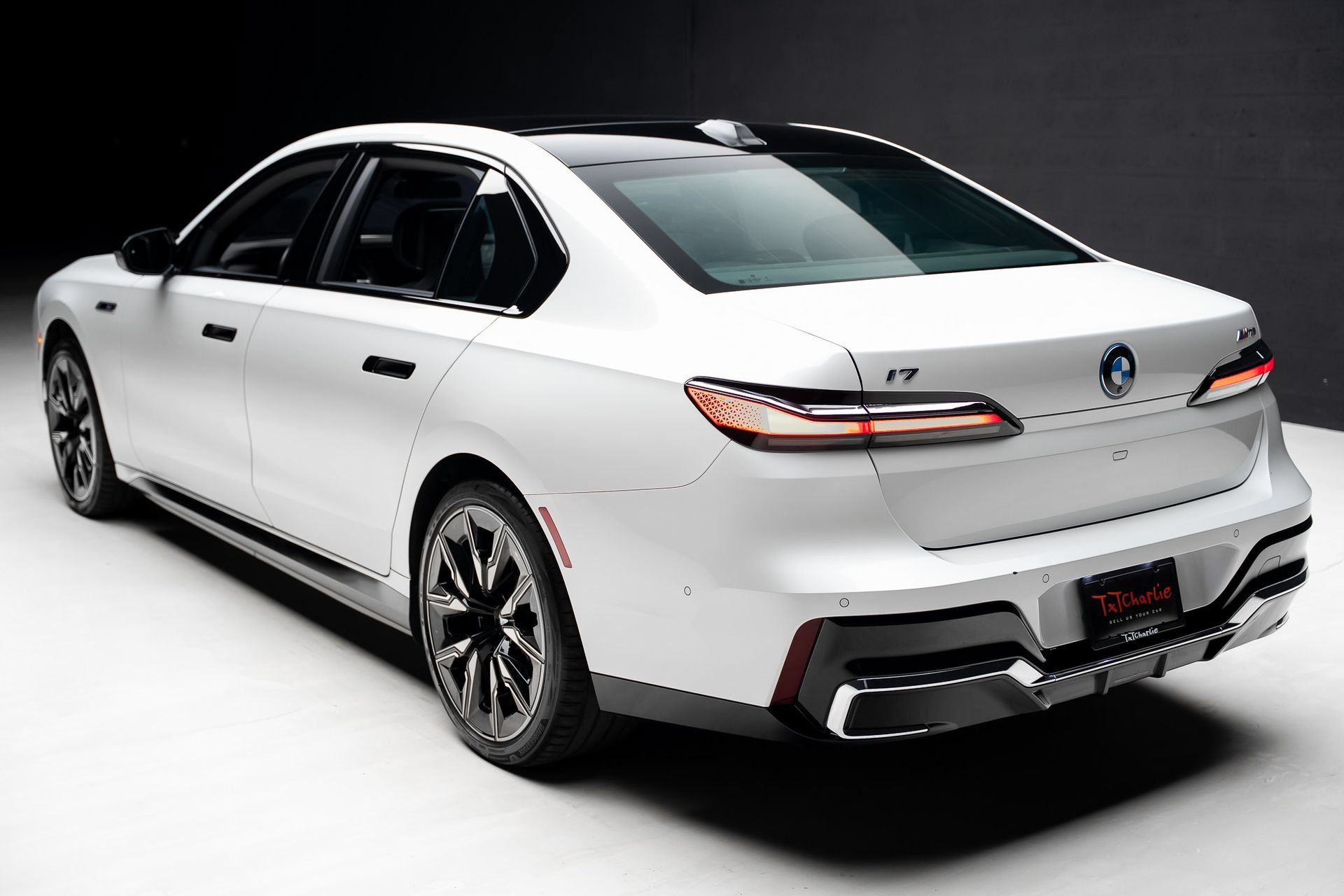 Used 2024 BMW i7 M70 AWD/4WD image 25