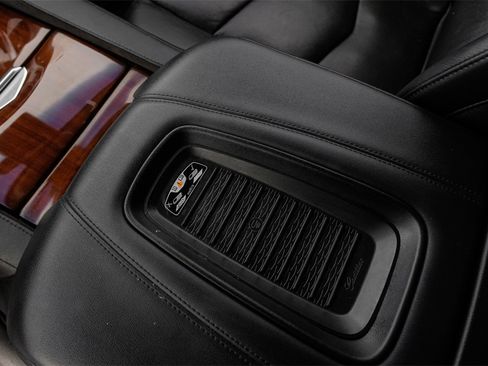 Used 2019 Cadillac Escalade ESV Luxury image 33