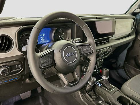 Used 2025 Jeep Wrangler Willys image 18