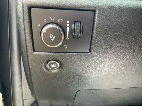 Used 2019 Jeep Grand Cherokee Altitude AWD/4WD image 17